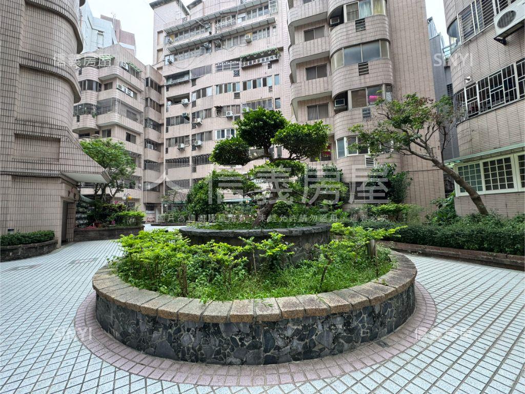 十四期旁三房平面車位房屋室內格局與周邊環境