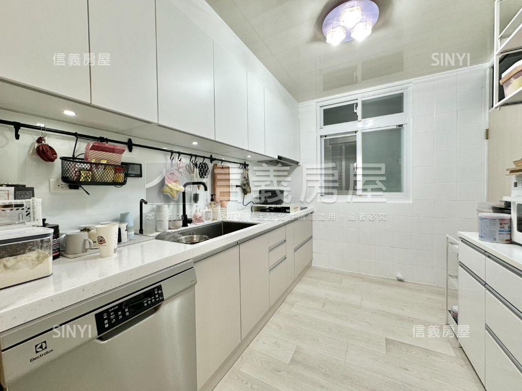 門前方便停車。靜巷美宅房屋室內格局與周邊環境