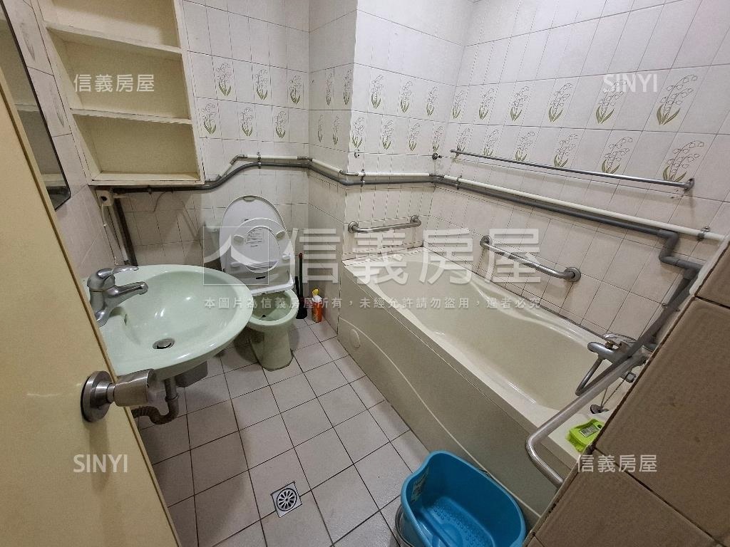 新東街２樓３房２衛有窗房屋室內格局與周邊環境