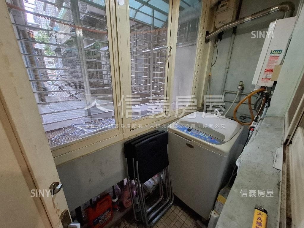 新東街２樓３房２衛有窗房屋室內格局與周邊環境