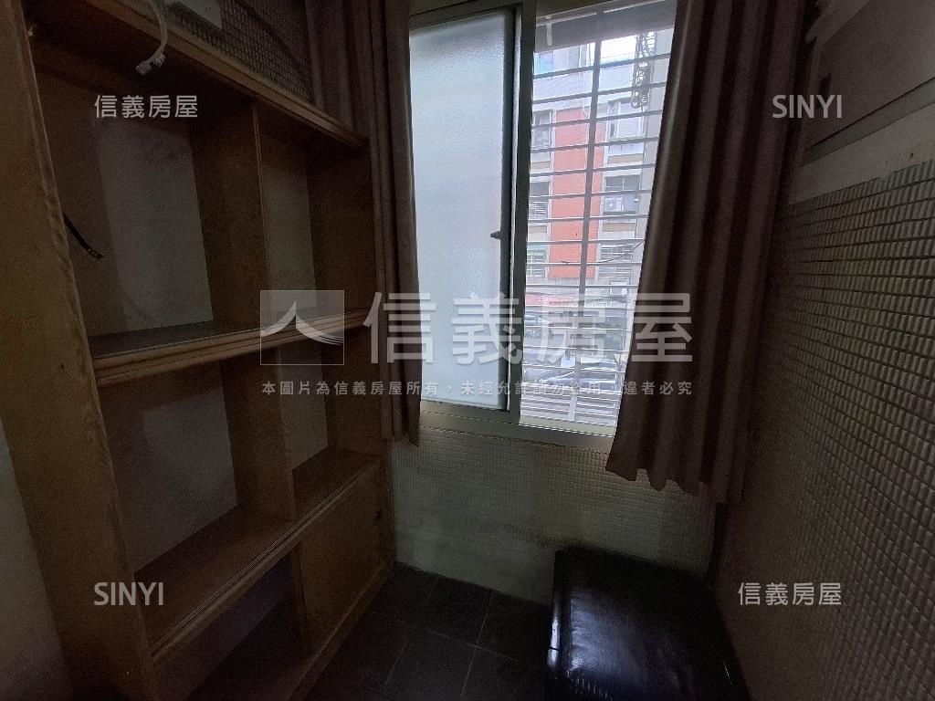 新東街２樓３房２衛有窗房屋室內格局與周邊環境