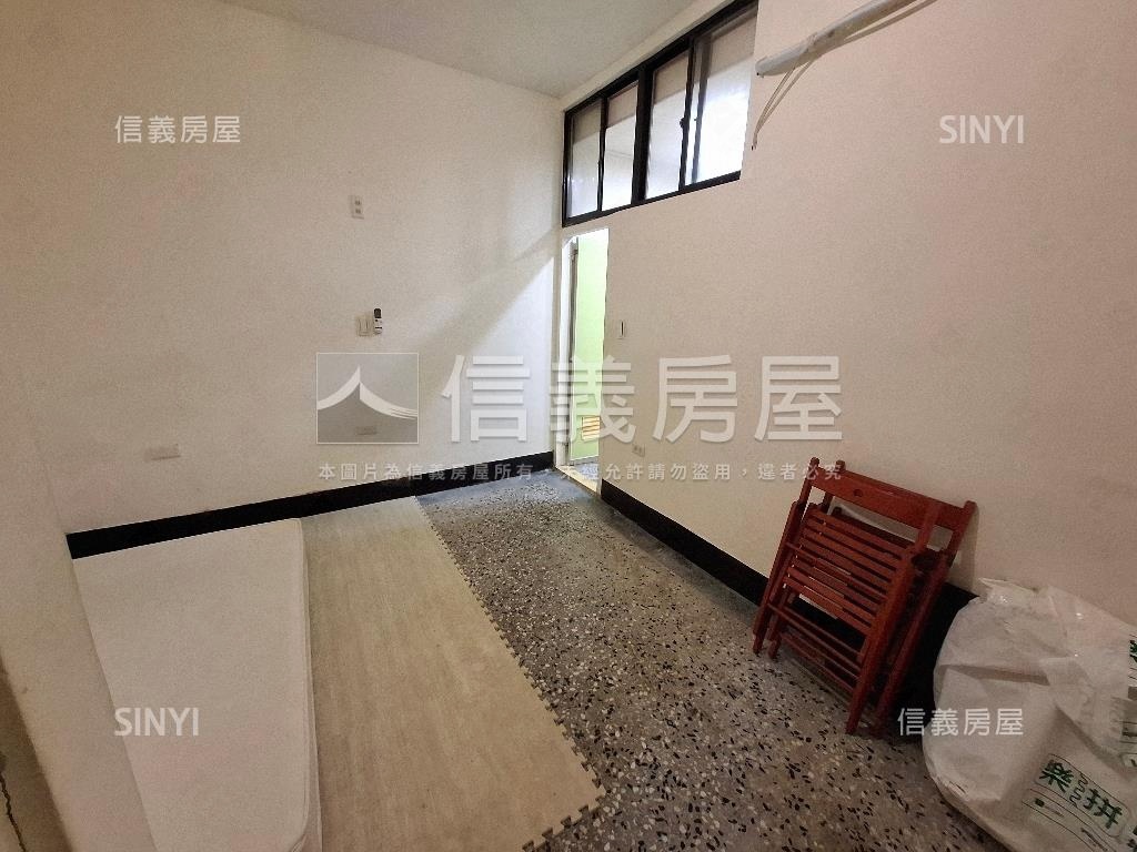 新東街２樓３房２衛有窗房屋室內格局與周邊環境