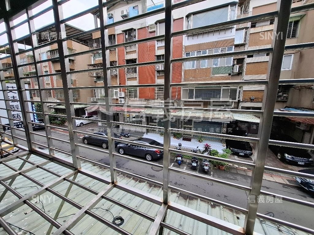 新東街２樓３房２衛有窗房屋室內格局與周邊環境