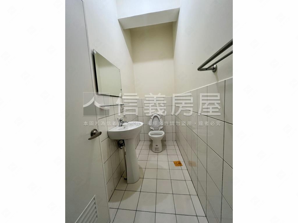 近新台五路麥當勞後店面房屋室內格局與周邊環境