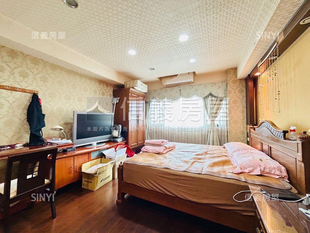 專任竹城鶴岡大四房雙車位房屋室內格局與周邊環境