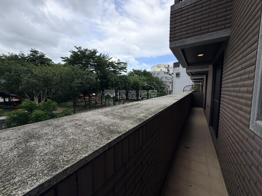 昭揚稀有面公園四房車位房屋室內格局與周邊環境