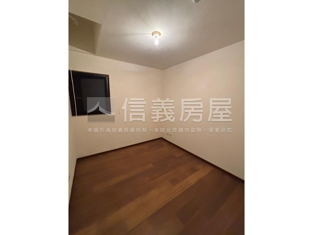 德運官鼎三房車位美屋房屋室內格局與周邊環境