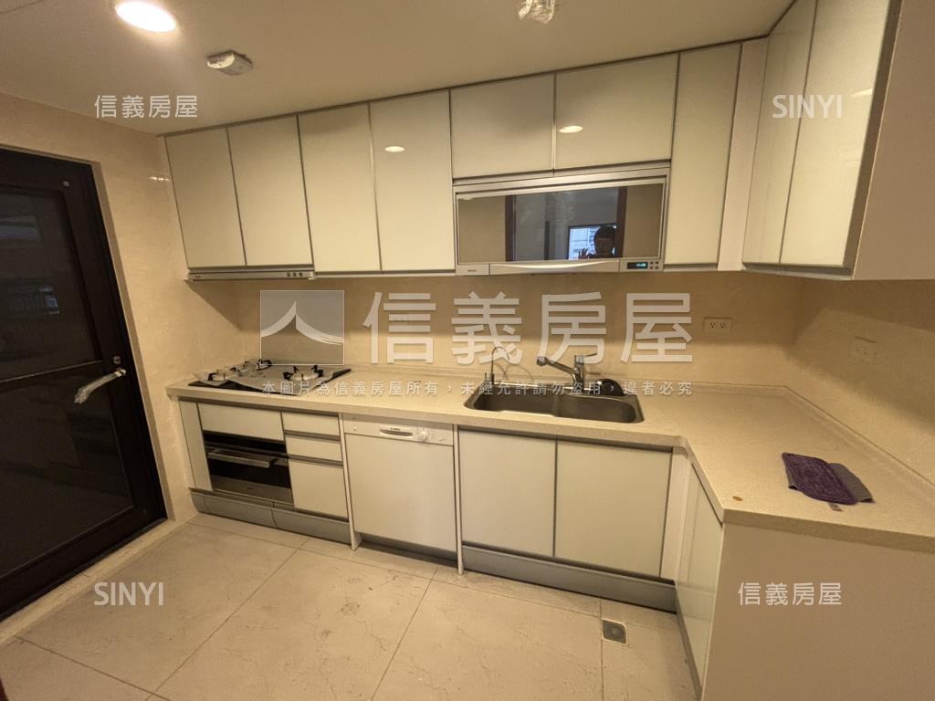 德運官鼎三房車位美屋房屋室內格局與周邊環境