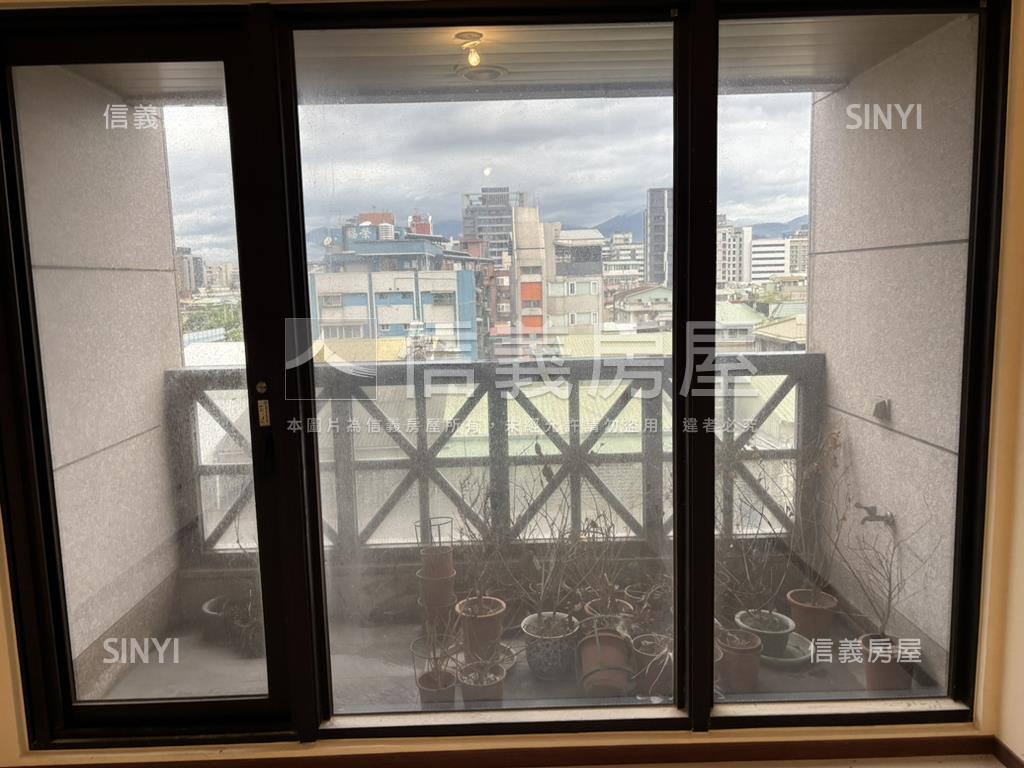 德運官鼎三房車位美屋房屋室內格局與周邊環境