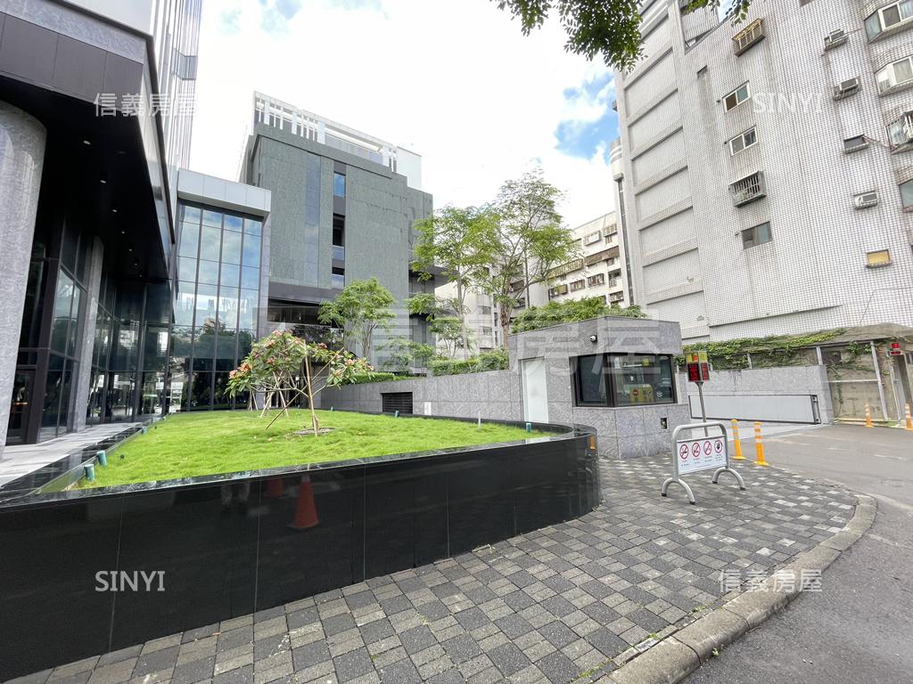 大里軟園商辦含平面車位房屋室內格局與周邊環境