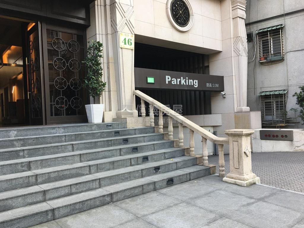 涵仰高雅兩房車位房屋室內格局與周邊環境