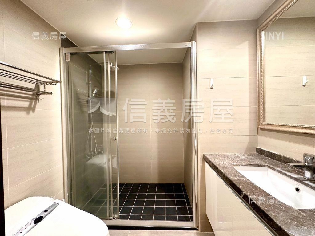 電梯兩房車位家傳之巔峰房屋室內格局與周邊環境