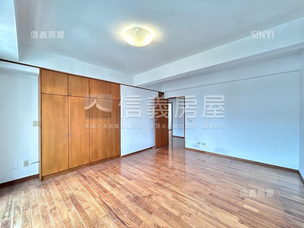 ☆國泰☆稀有雙併獨棟別墅房屋室內格局與周邊環境