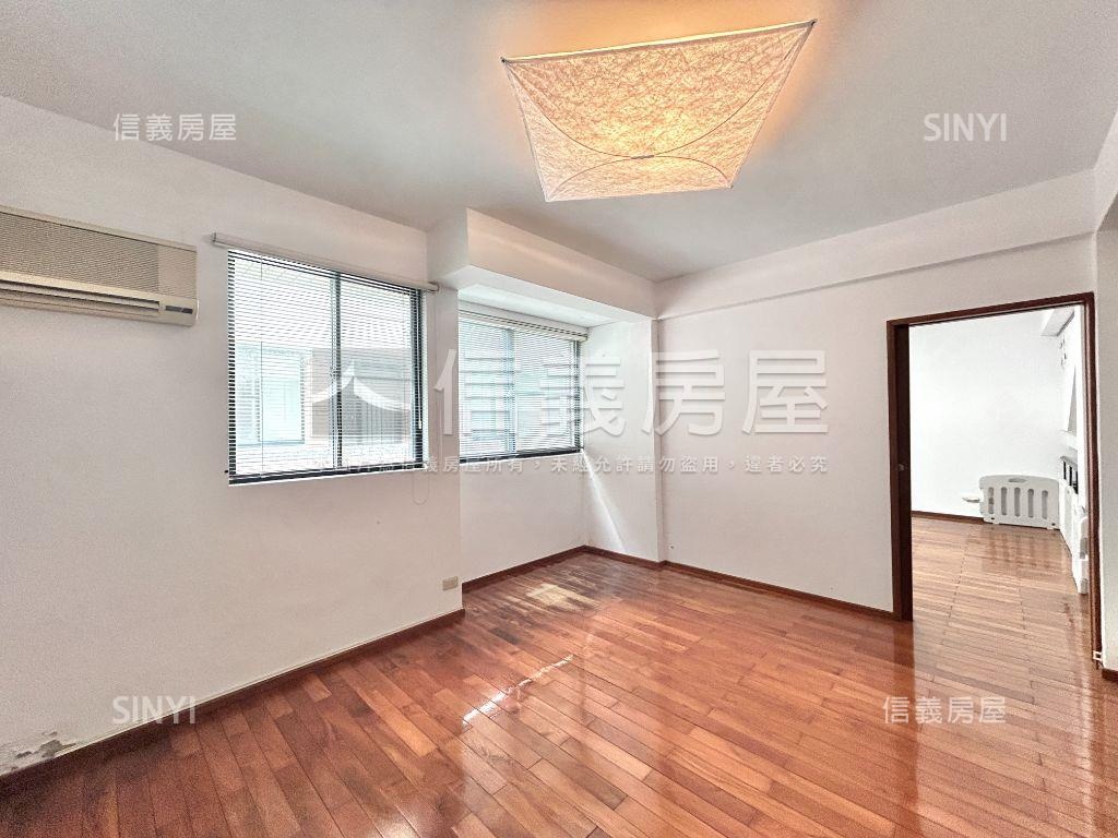 ☆國泰☆稀有雙併獨棟別墅房屋室內格局與周邊環境