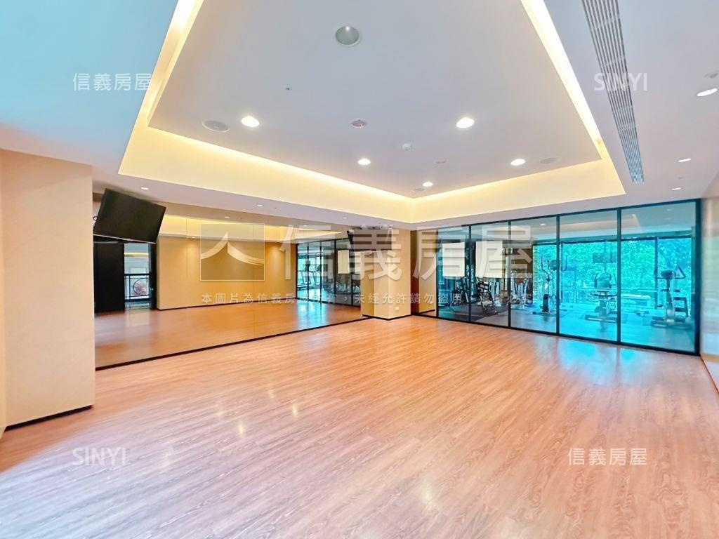 河岸第一排高樓豪邸景觀房屋室內格局與周邊環境