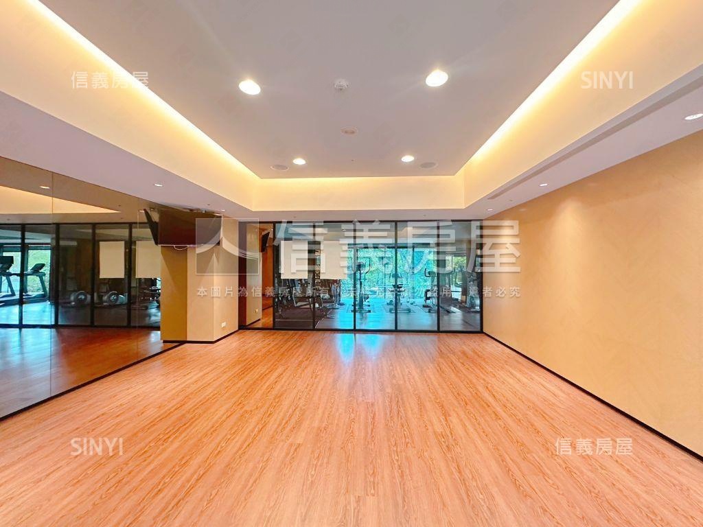 河岸第一排高樓豪邸景觀房屋室內格局與周邊環境