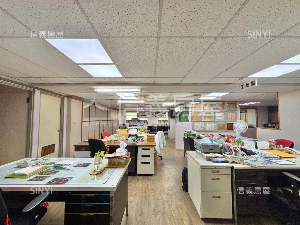 七賢二路傳家百坪商辦Ａ房屋室內格局與周邊環境
