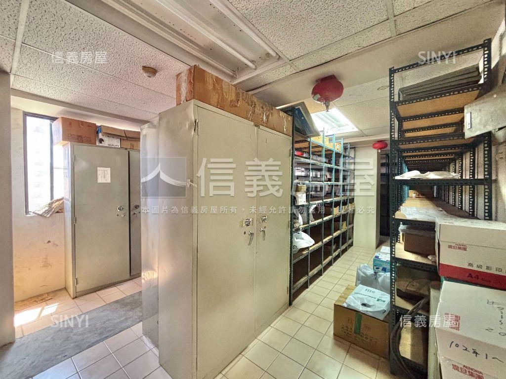 七賢二路傳家百坪商辦Ａ房屋室內格局與周邊環境