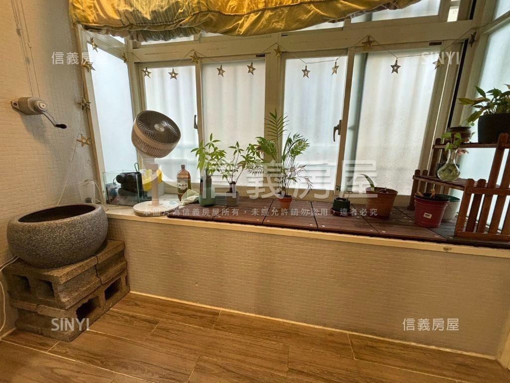 獨家。邊間方正時尚美２樓房屋室內格局與周邊環境