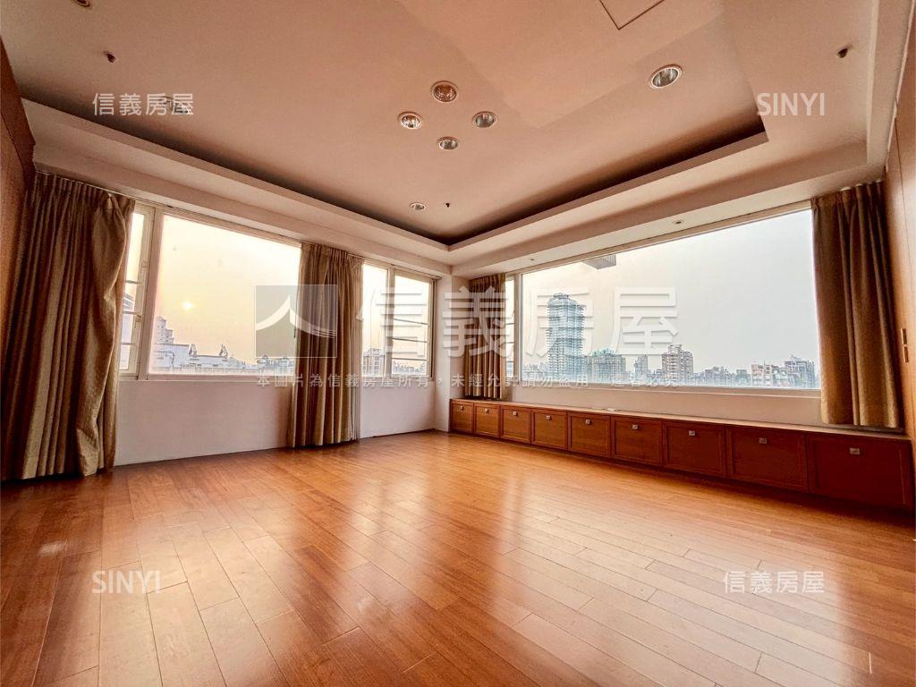 天籟美術帝王戶三房雙平車房屋室內格局與周邊環境