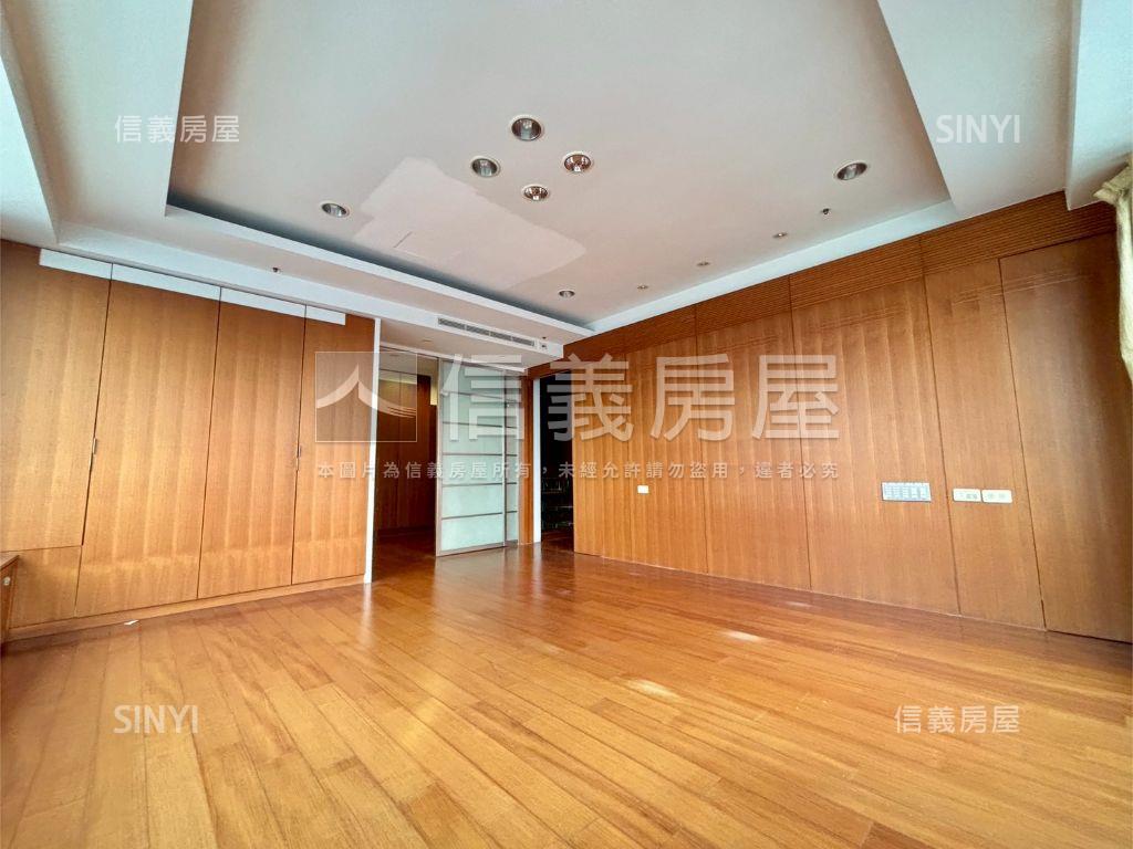 天籟美術帝王戶三房雙平車房屋室內格局與周邊環境