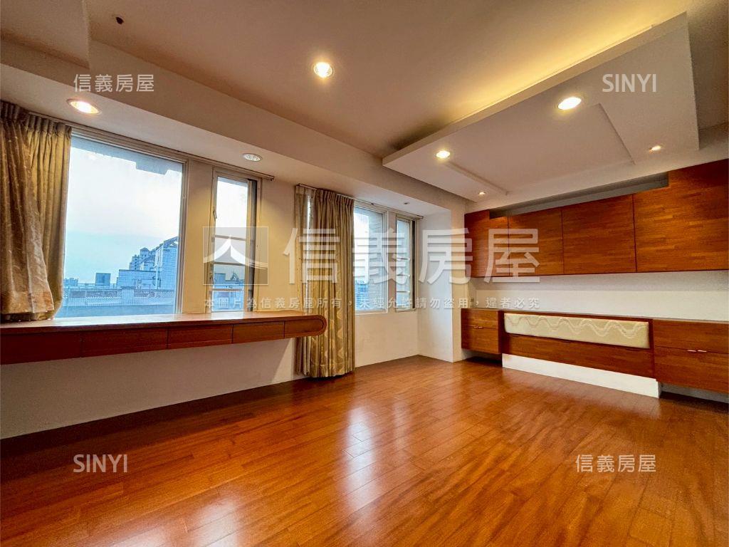 天籟美術帝王戶三房雙平車房屋室內格局與周邊環境