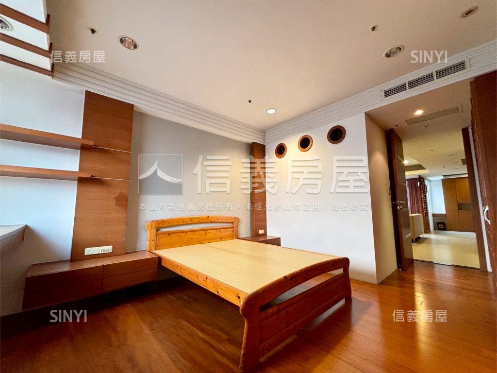 天籟美術帝王戶三房雙平車房屋室內格局與周邊環境