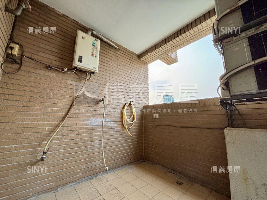 天籟美術帝王戶三房雙平車房屋室內格局與周邊環境