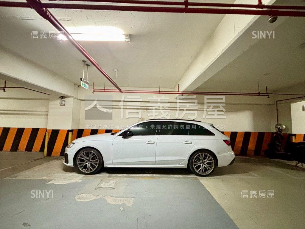 天籟美術帝王戶三房雙平車房屋室內格局與周邊環境