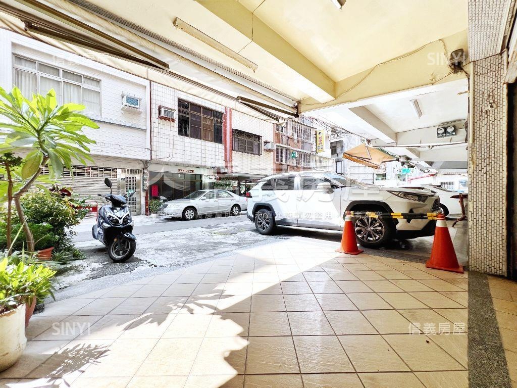 近苓雅運動中心大地坪透天房屋室內格局與周邊環境