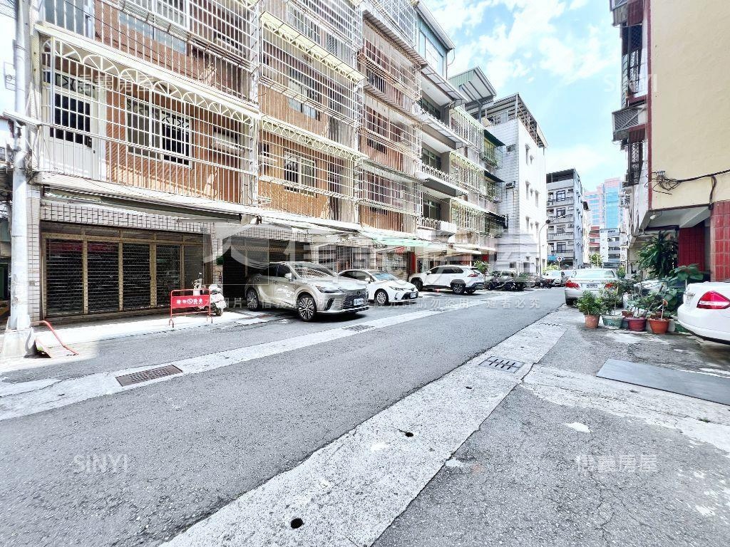 近苓雅運動中心大地坪透天房屋室內格局與周邊環境