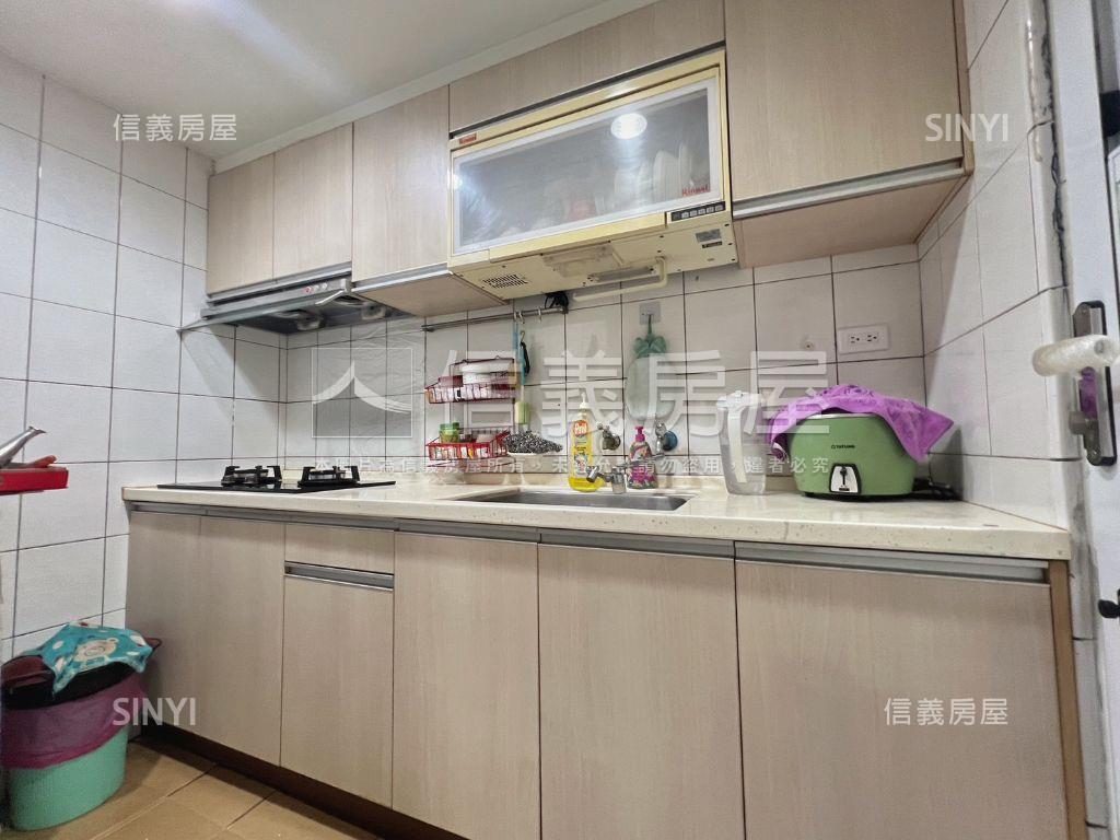 五甲漂亮三房車位房屋室內格局與周邊環境