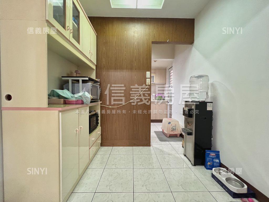 五甲漂亮三房車位房屋室內格局與周邊環境