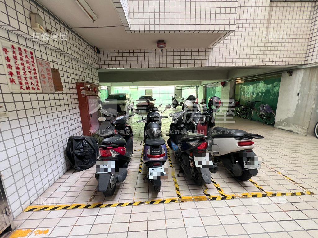 五甲漂亮三房車位房屋室內格局與周邊環境
