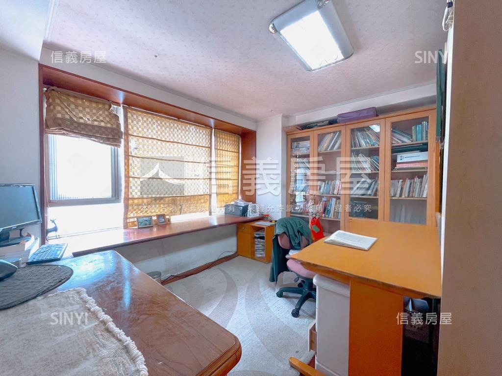 板橋大學城精美電梯三房房屋室內格局與周邊環境