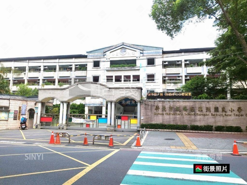 板橋大學城精美電梯三房房屋室內格局與周邊環境