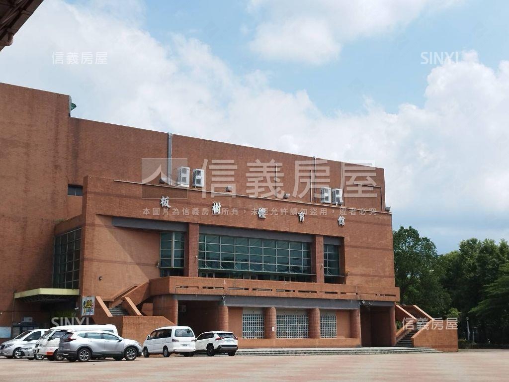板橋大學城精美電梯三房房屋室內格局與周邊環境