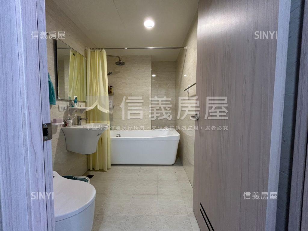 亞灣愛河高樓景觀溫馨兩房房屋室內格局與周邊環境