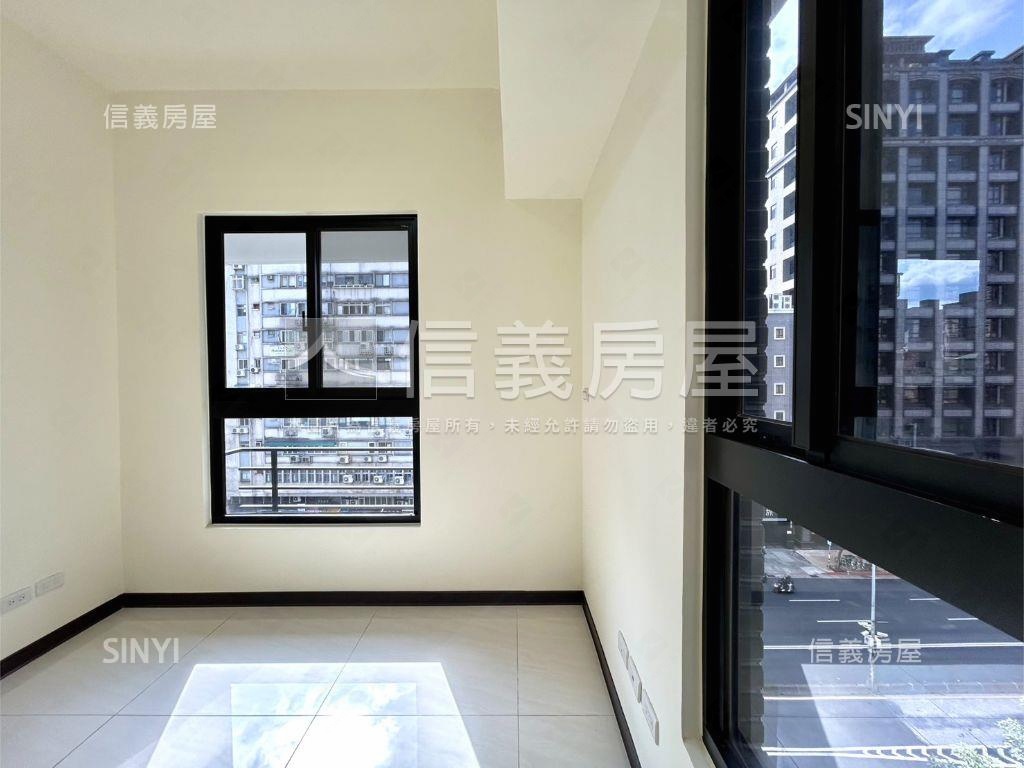 全新落成賦寓三房房屋室內格局與周邊環境