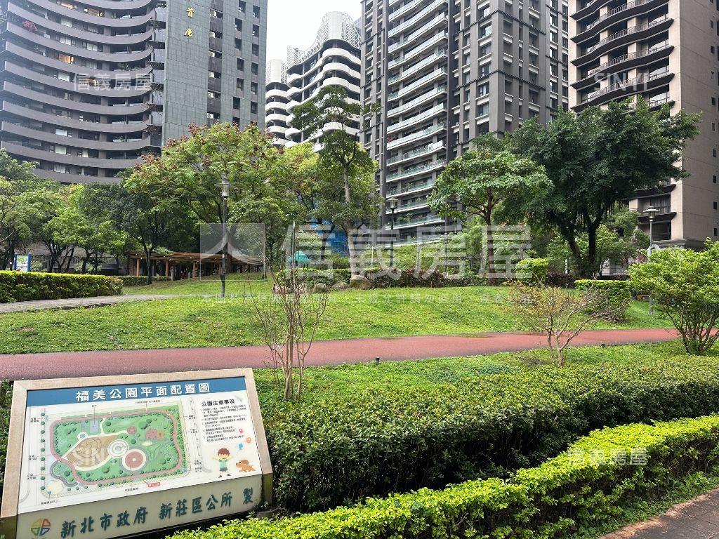 長虹美裝潢面公園坡平車位房屋室內格局與周邊環境