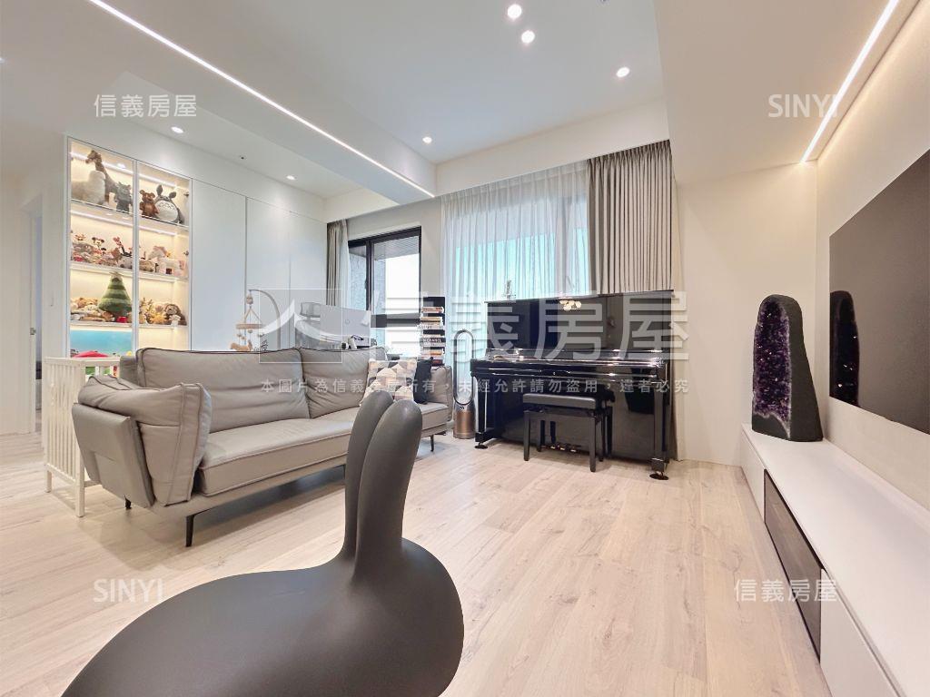 長虹美裝潢面公園坡平車位房屋室內格局與周邊環境