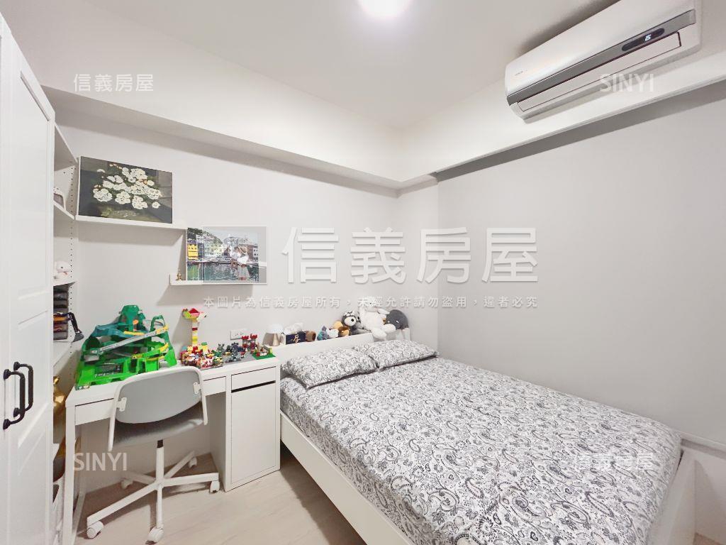 長虹美裝潢面公園坡平車位房屋室內格局與周邊環境