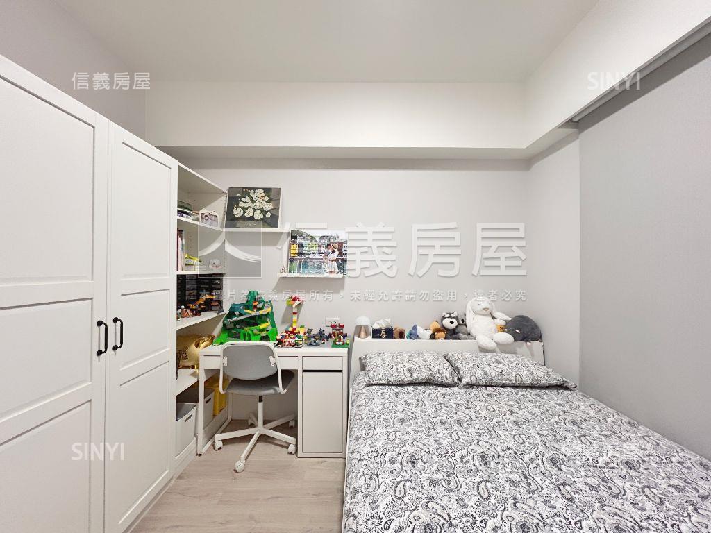 長虹美裝潢面公園坡平車位房屋室內格局與周邊環境