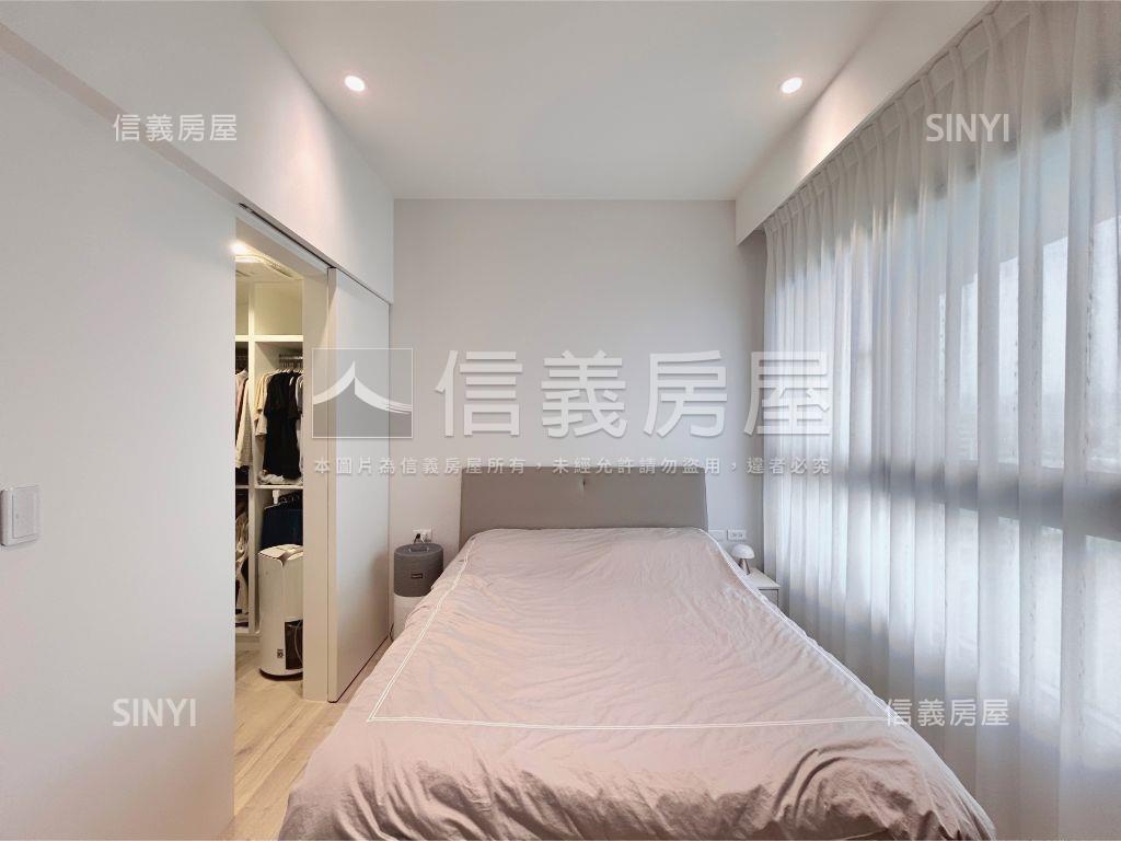 長虹美裝潢面公園坡平車位房屋室內格局與周邊環境