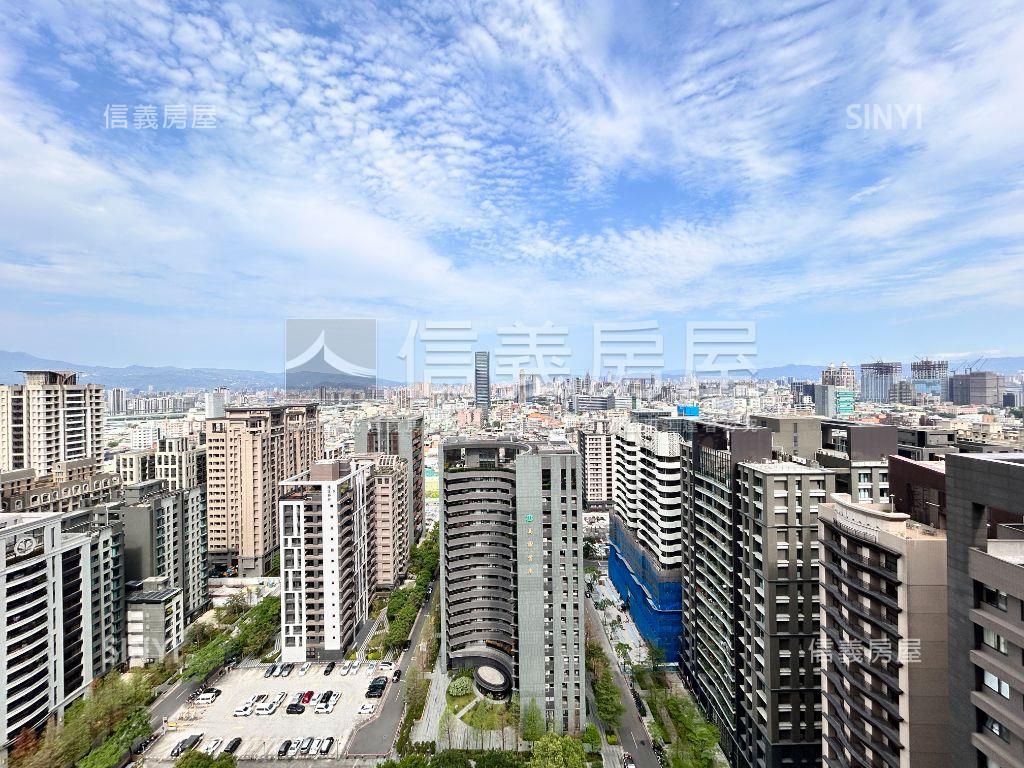 長虹美裝潢面公園坡平車位房屋室內格局與周邊環境