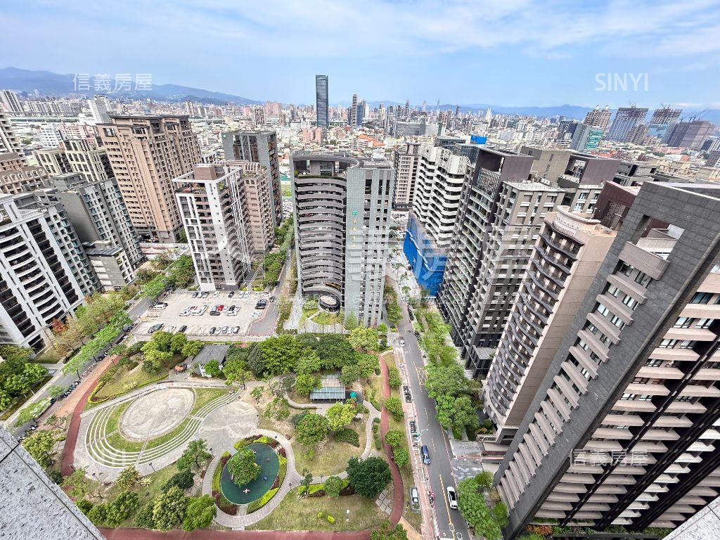 長虹美裝潢面公園坡平車位房屋室內格局與周邊環境