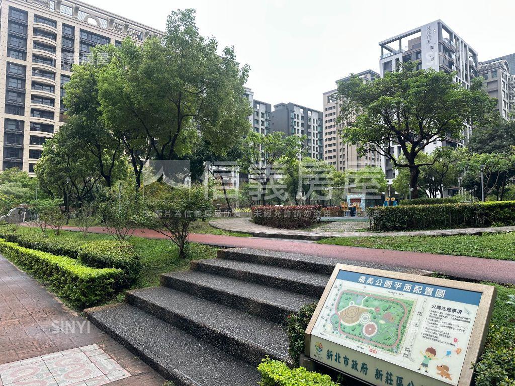 長虹美裝潢面公園坡平車位房屋室內格局與周邊環境