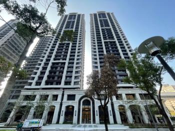 長虹美裝潢面公園坡平車位