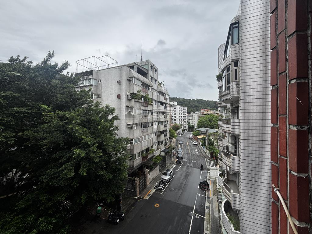 古道美廈山景４房房屋室內格局與周邊環境