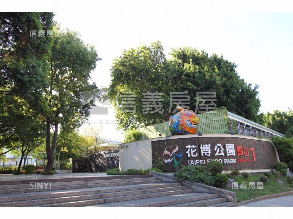 中山方正大面寬金店面房屋室內格局與周邊環境